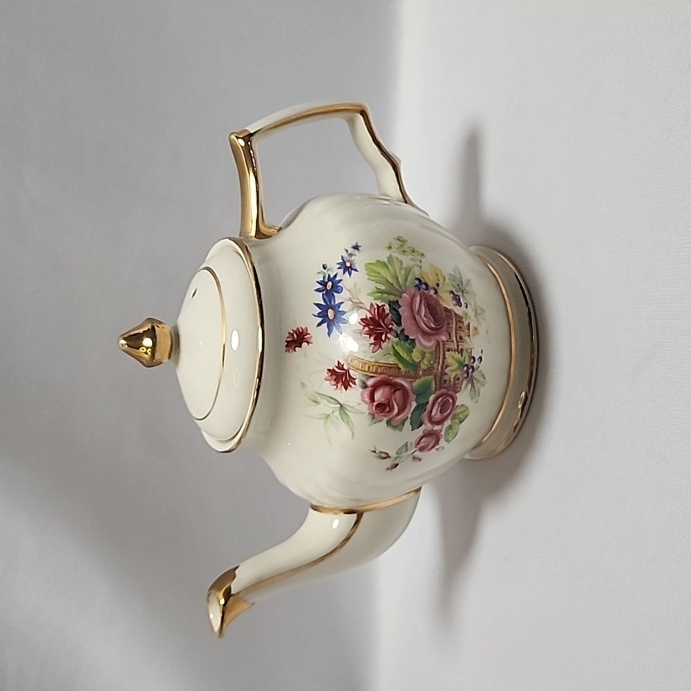 Early Mid-Century Sadler 3540 England Floral Teapot